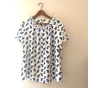 Boden silk-blend short sleeve floral blouse. Blue/white. Size 18